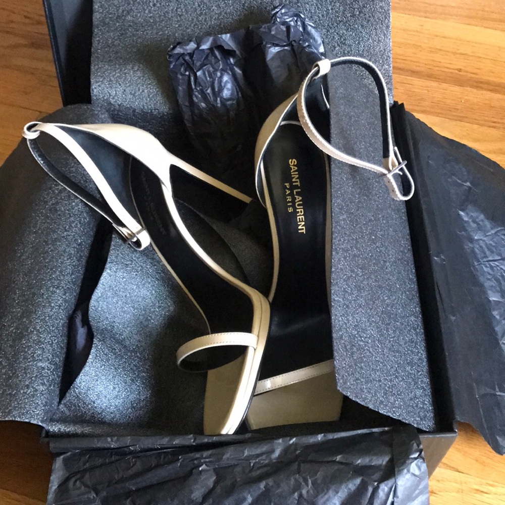 NIB AUTH. SAINT LAURENT NUDE JANE SANDAL SZ 40